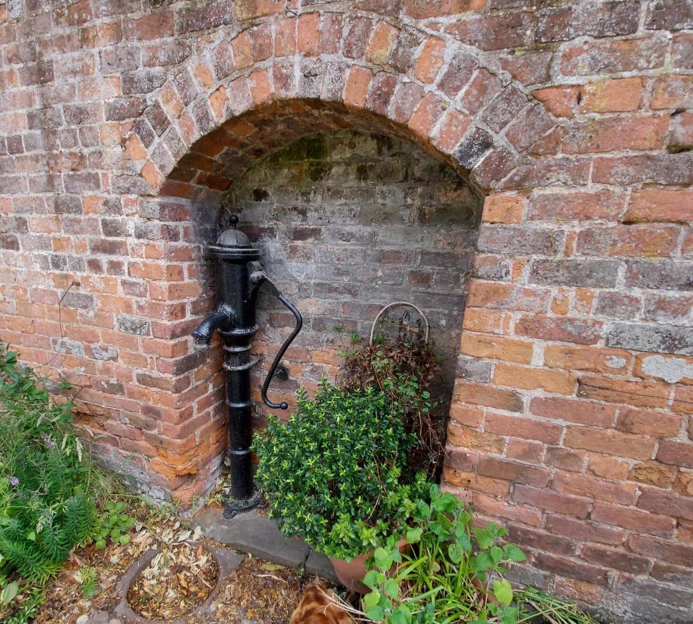 Saughall Mill Farm Cottage เชสเตอร์ ภายนอก รูปภาพ