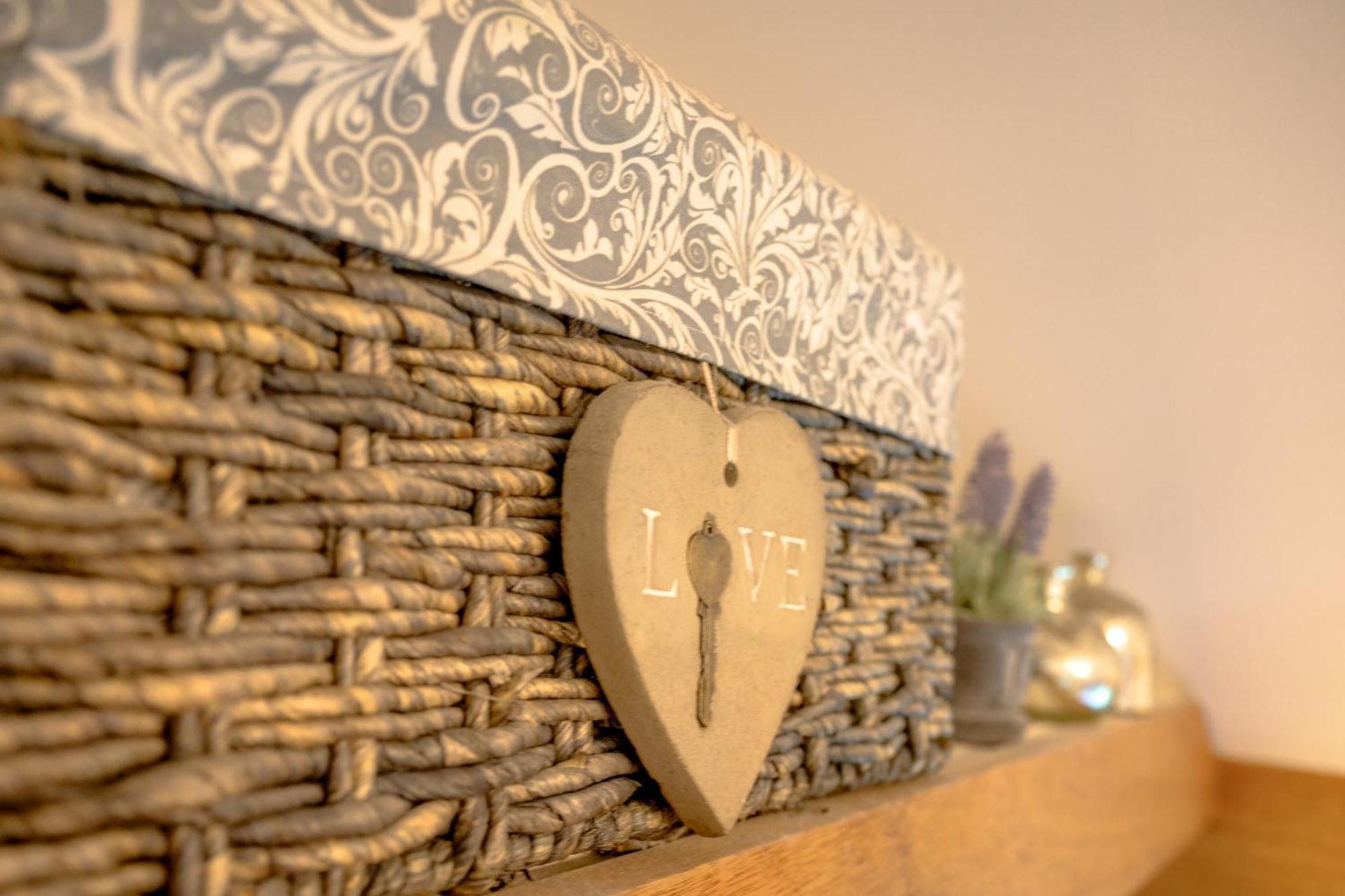 Saughall Mill Farm Cottage เชสเตอร์ ภายนอก รูปภาพ