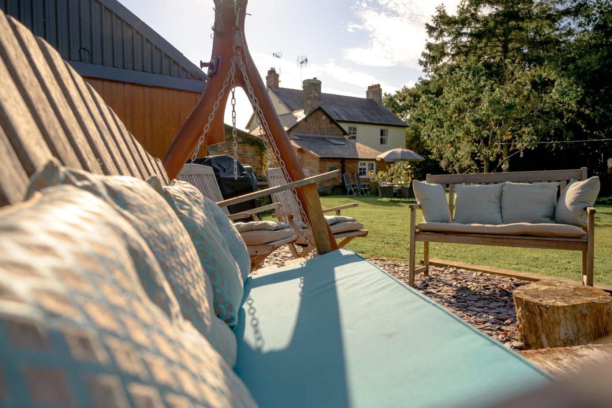 Saughall Mill Farm Cottage เชสเตอร์ ภายนอก รูปภาพ